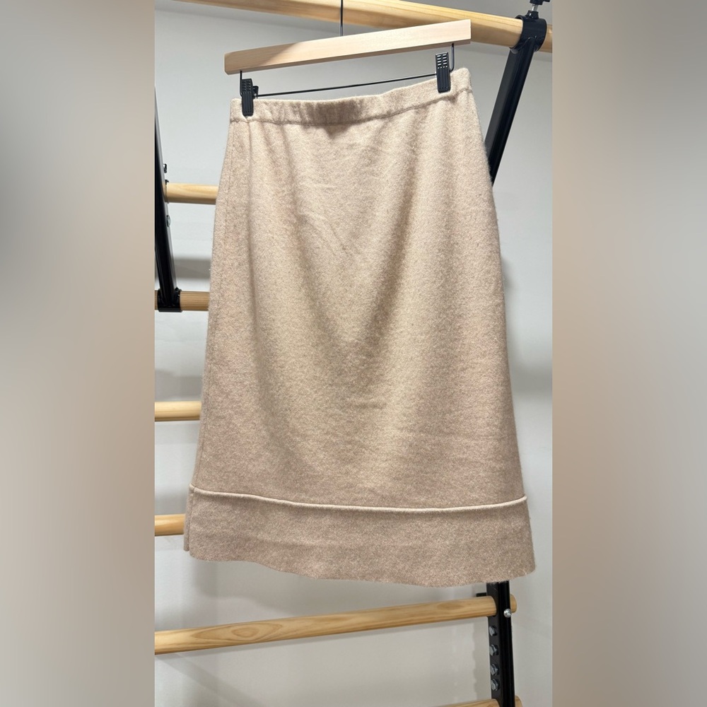 Beautiful pure Italian cashmere skirt. Excellent condition.